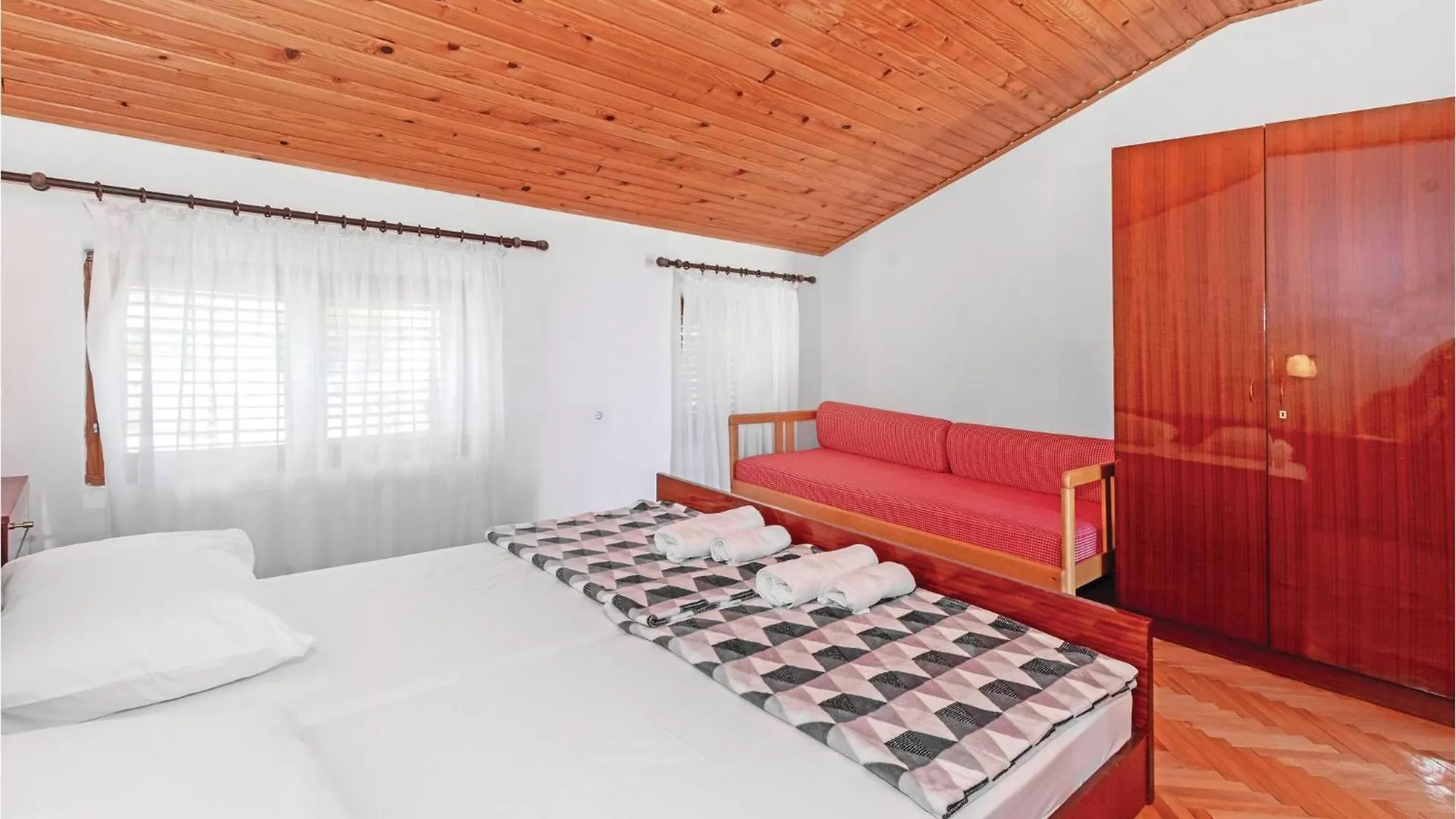 Stunning Apartment In Novi Vinodolski With Wifi